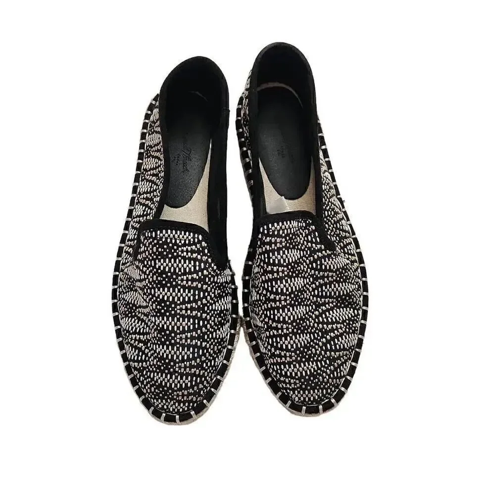 Universal Thread Ladies Size 6.5 Black, White & Tan Slip On Shoes